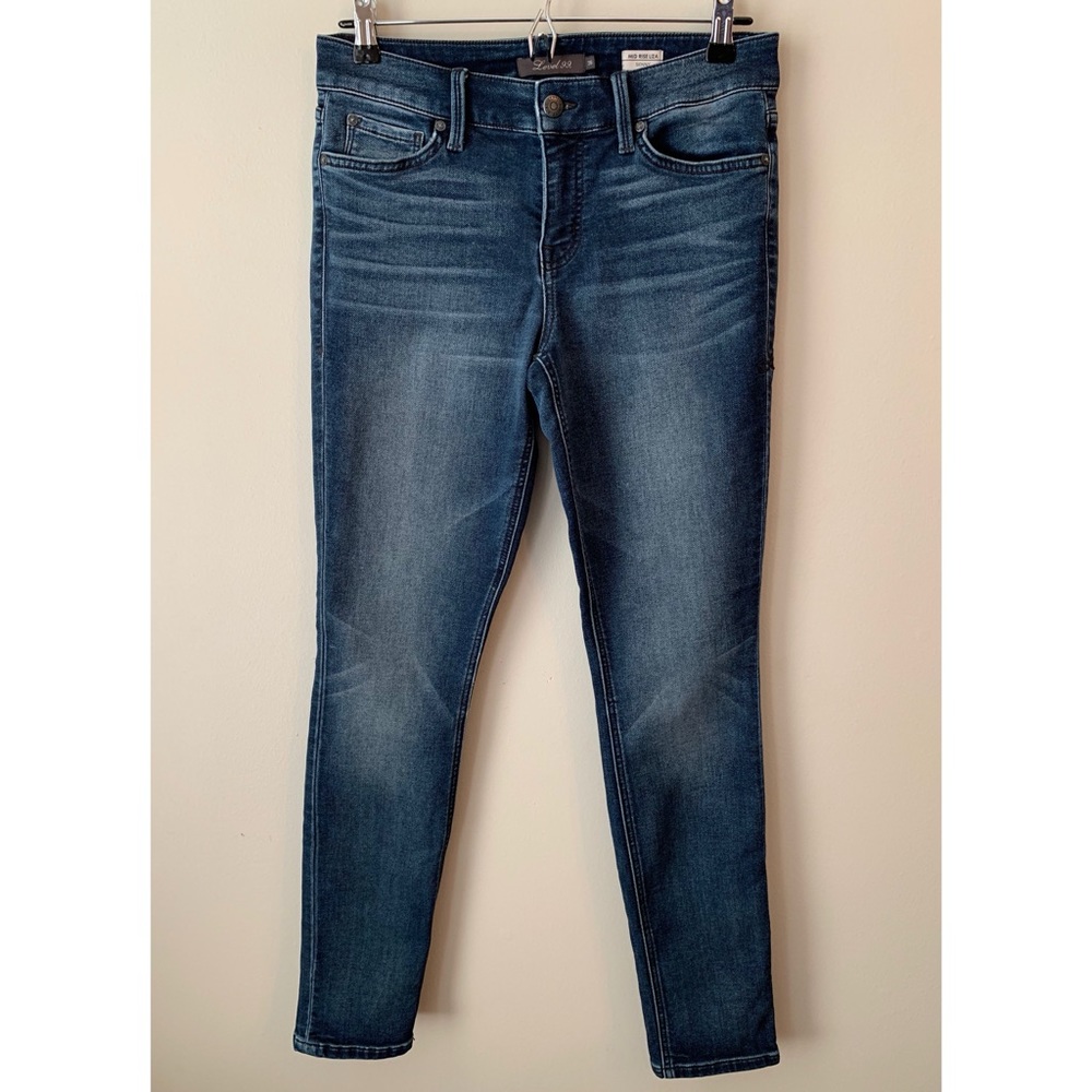 Level 99 • 26 • Mid Rise Liza Skinny Jeans